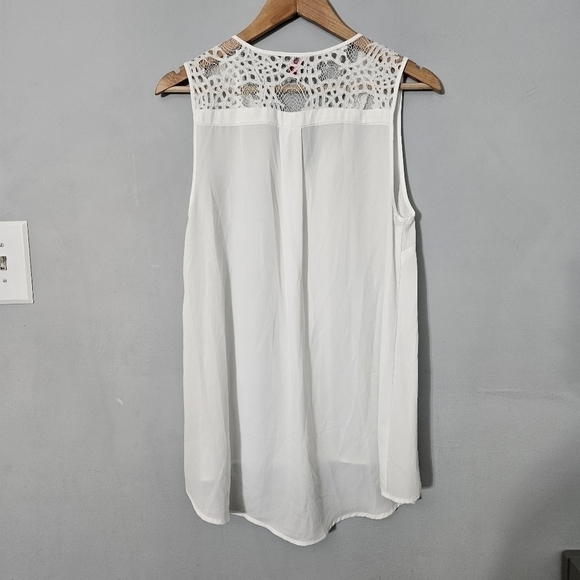 Vince Camuto Sleeveless Blouse Bundle - Picture 9 of 10